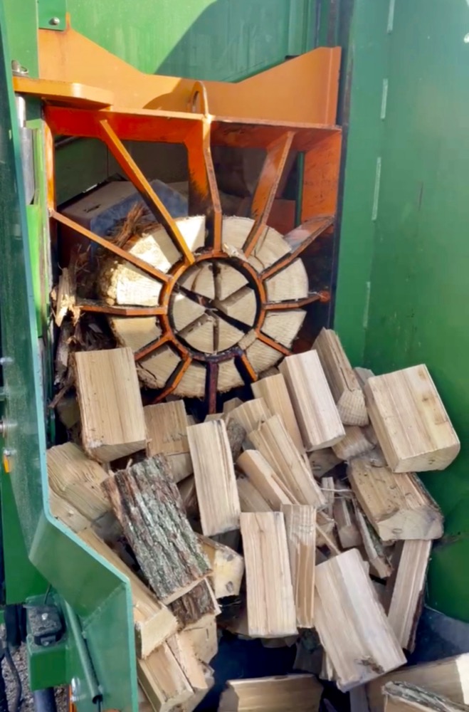 Vorschaubild: Video unseres Sägespaltautomaten